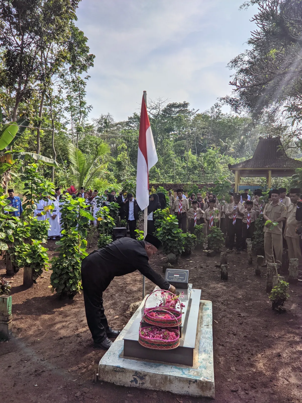 Tabur Bunga Di Makam Pejuang Kemerdekaan Koptu Darimin
